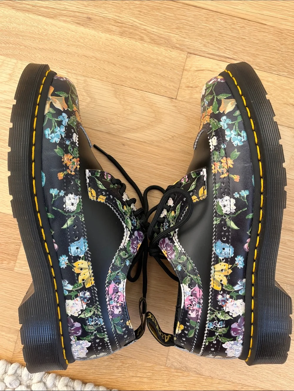 Dr. Martens Darcy Black Leather Oxford Shoes with Multicolor Floral Print size 8
